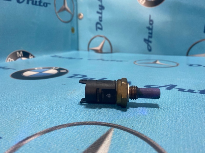 Датчик температуры охлаждающей жидкости BMW 525i E39 LCI M54B25 2003 (б/у) Датчик температуры охлаждающей жидкости BMW 525i E39 LCI M54B25 2003 (б/у)