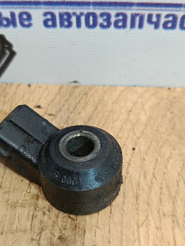 Датчик детонации Mercedes-Benz E-Class W210 M104E32 (б/у) Датчик детонации Mercedes-Benz E-Class W210 M104E32 (б/у)