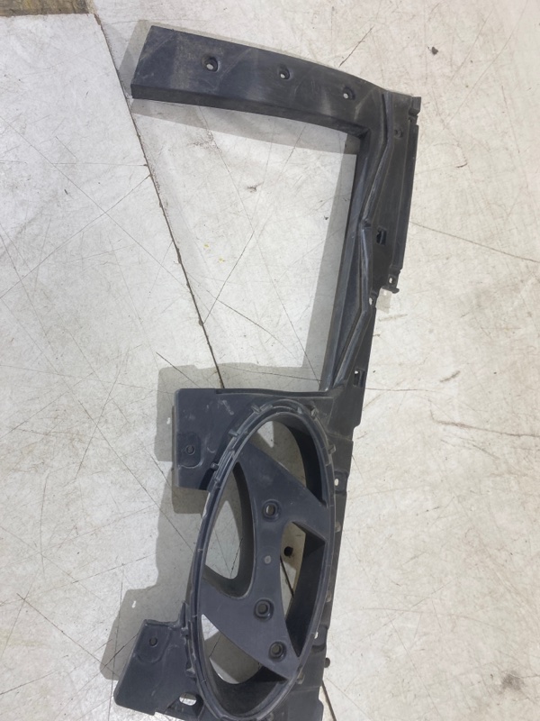 Кронштейн решетки радиатора Hyundai Tucson 3 2018 (б/у)