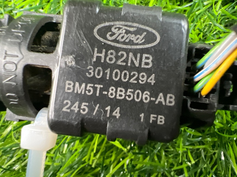 Датчик температуры воздуха Ford Focus 3 CB8 MGDA 2015 (б/у) Датчик температуры воздуха Ford Focus 3 CB8 MGDA 2015 (б/у)