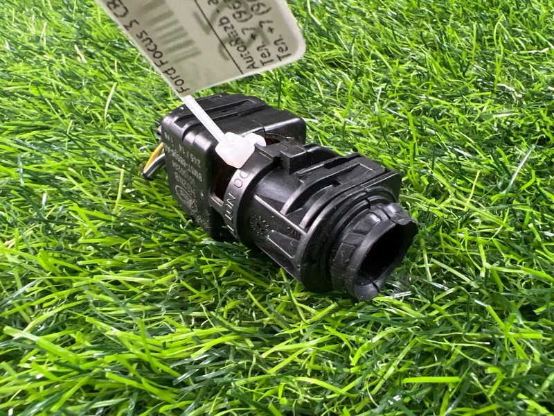 Датчик температуры воздуха Ford Focus 3 CB8 MGDA 2015 (б/у) Датчик температуры воздуха Ford Focus 3 CB8 MGDA 2015 (б/у)