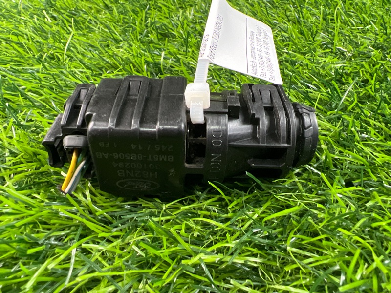 Датчик температуры воздуха Ford Focus 3 CB8 MGDA 2015 (б/у) Датчик температуры воздуха Ford Focus 3 CB8 MGDA 2015 (б/у)