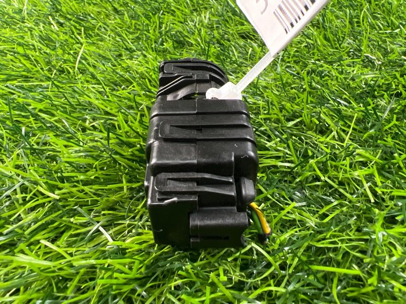 Датчик температуры воздуха Ford Focus 3 CB8 MGDA 2015 (б/у) Датчик температуры воздуха Ford Focus 3 CB8 MGDA 2015 (б/у)