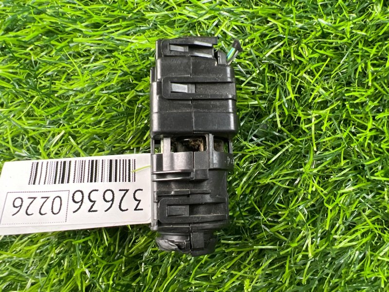 Датчик температуры воздуха Ford Focus 3 CB8 MGDA 2015 (б/у) Датчик температуры воздуха Ford Focus 3 CB8 MGDA 2015 (б/у)