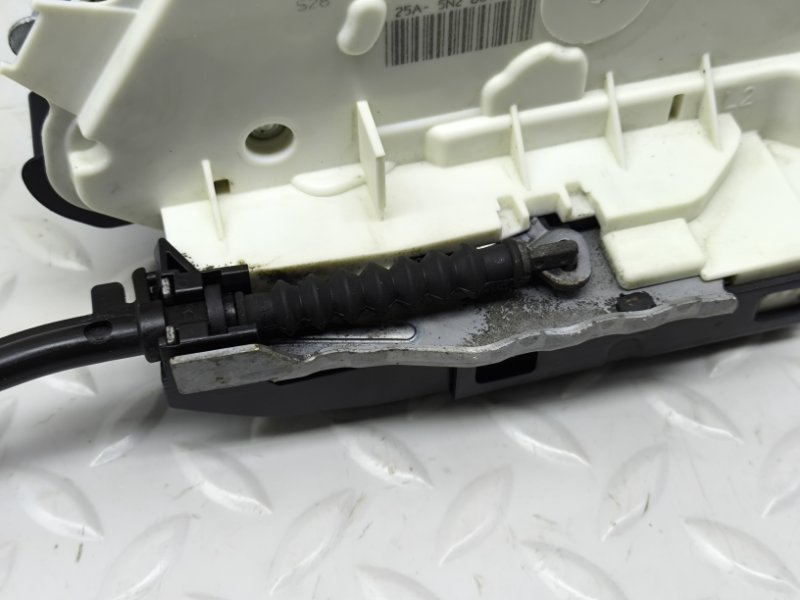 Замок двери Skoda Superb 3T4 CDAB 2014 перед. лев. (б/у)