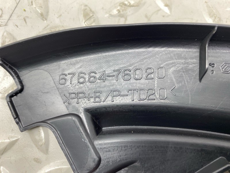 Накладка двери Lexus UX 250H 200/250H 2000CC 16-VALVE DOHC 2020 перед. лев. (б/у) Накладка двери Lexus UX 250H 200/250H 2000CC 16-VALVE DOHC 2020 перед. лев. (б/у)