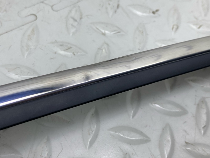 Молдинг двери Lexus UX 250H 200/250H 2000CC 16-VALVE DOHC 2020 перед. лев. (б/у)