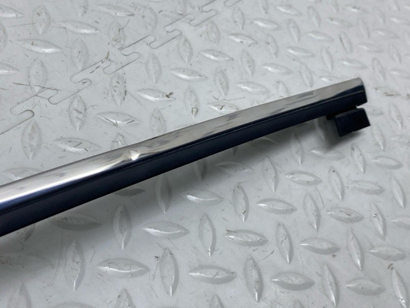 Молдинг двери Lexus UX 250H 200/250H 2000CC 16-VALVE DOHC 2020 перед. лев. (б/у)