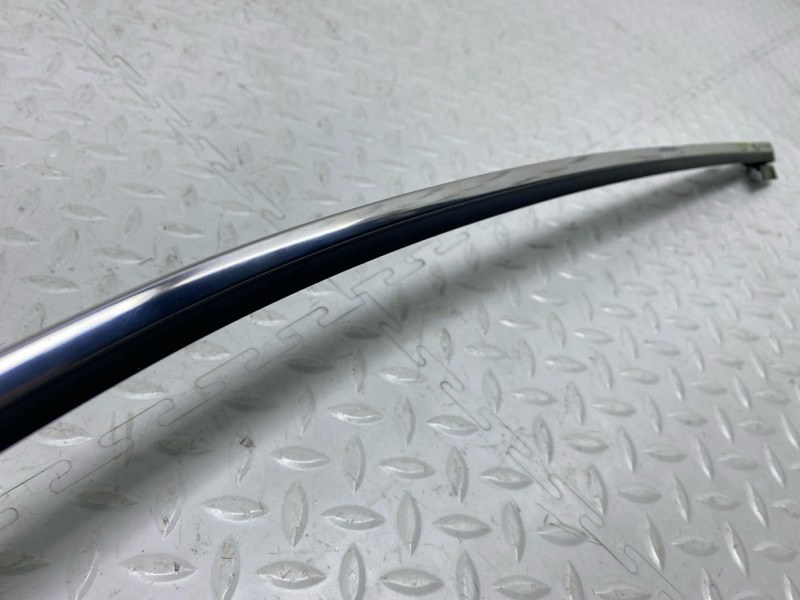 Молдинг двери Lexus UX 250H 200/250H 2000CC 16-VALVE DOHC 2020 перед. лев. (б/у)