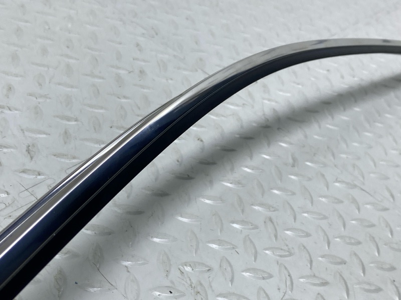 Молдинг двери Lexus UX 250H 200/250H 2000CC 16-VALVE DOHC 2020 перед. лев. (б/у)