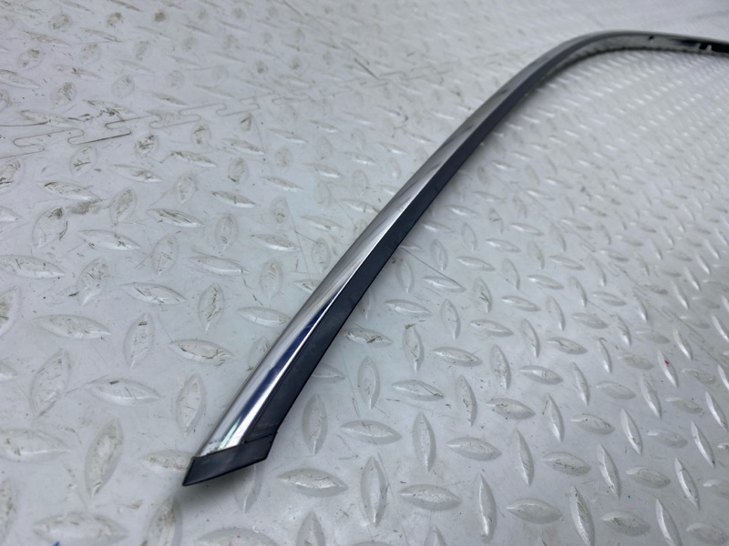 Молдинг двери Lexus UX 250H 200/250H 2000CC 16-VALVE DOHC 2020 перед. лев. (б/у)