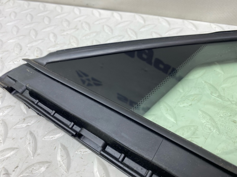 Форточка двери Lexus UX 250H 200/250H 2000CC 16-VALVE DOHC 2020 перед. лев. (б/у)