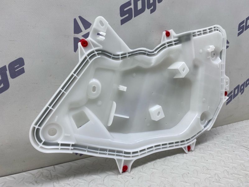 Накладка двери Lexus UX 250H 200/250H 2000CC 16-VALVE DOHC 2020 перед. лев. (б/у)