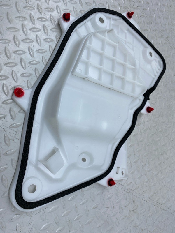 Накладка двери Lexus UX 250H 200/250H 2000CC 16-VALVE DOHC 2020 перед. лев. (б/у)