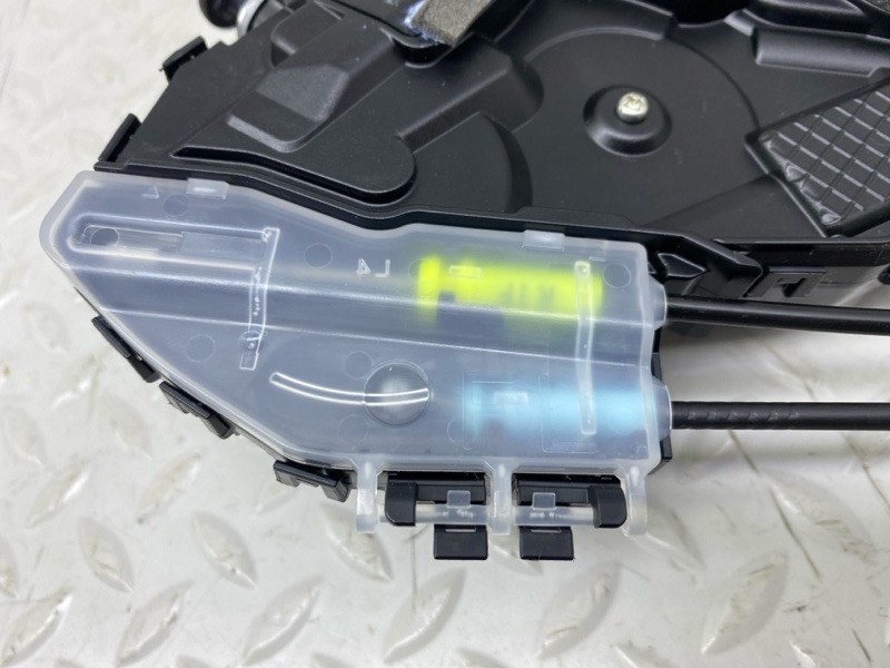 Замок двери Lexus UX 250H 200/250H 2000CC 16-VALVE DOHC 2020 перед. лев. (б/у)