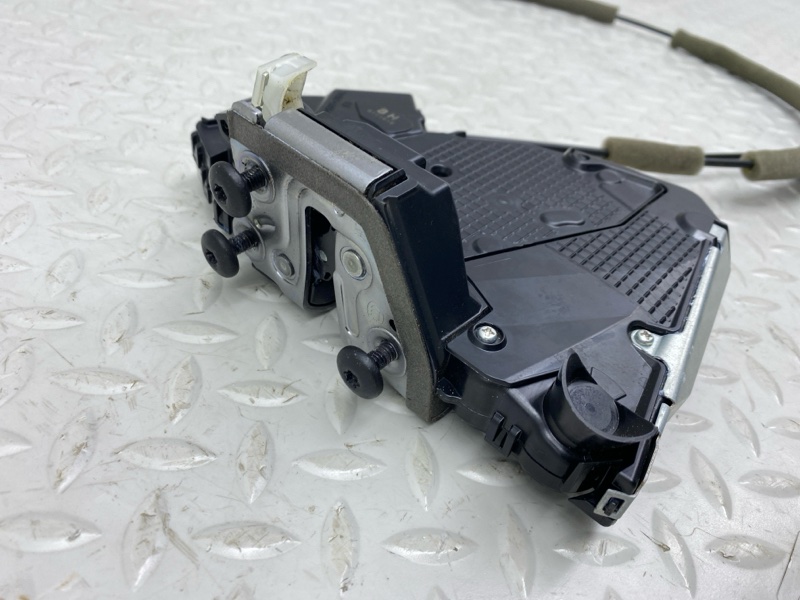 Замок двери Lexus UX 250H 200/250H 2000CC 16-VALVE DOHC 2020 перед. лев. (б/у)