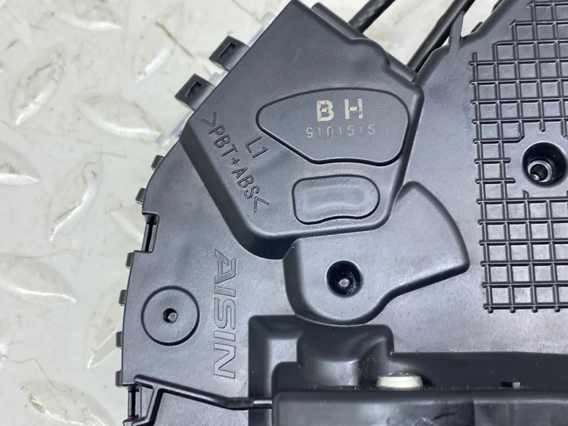 Замок двери Lexus UX 250H 200/250H 2000CC 16-VALVE DOHC 2020 перед. лев. (б/у)