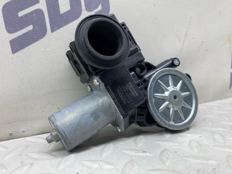 Моторчик стеклоподъемника Lexus UX 250H 200/250H 2000CC 16-VALVE DOHC 2020 перед. лев. (б/у) Моторчик стеклоподъемника Lexus UX 250H 200/250H 2000CC 16-VALVE DOHC 2020 перед. лев. (б/у)