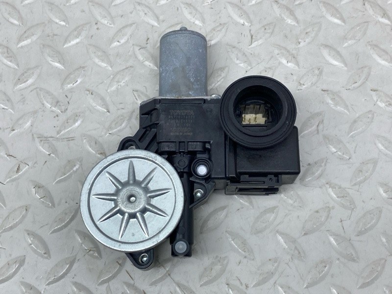 Моторчик стеклоподъемника Lexus UX 250H 200/250H 2000CC 16-VALVE DOHC 2020 перед. лев. (б/у) Моторчик стеклоподъемника Lexus UX 250H 200/250H 2000CC 16-VALVE DOHC 2020 перед. лев. (б/у)