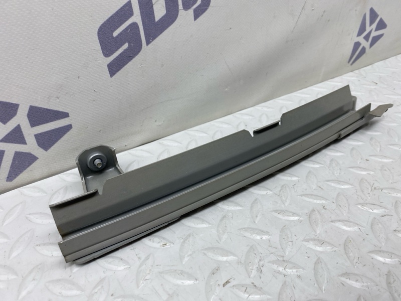 Направляющая стекла двери Lexus UX 250H 200/250H 2000CC 16-VALVE DOHC 2020 перед. лев. (б/у)