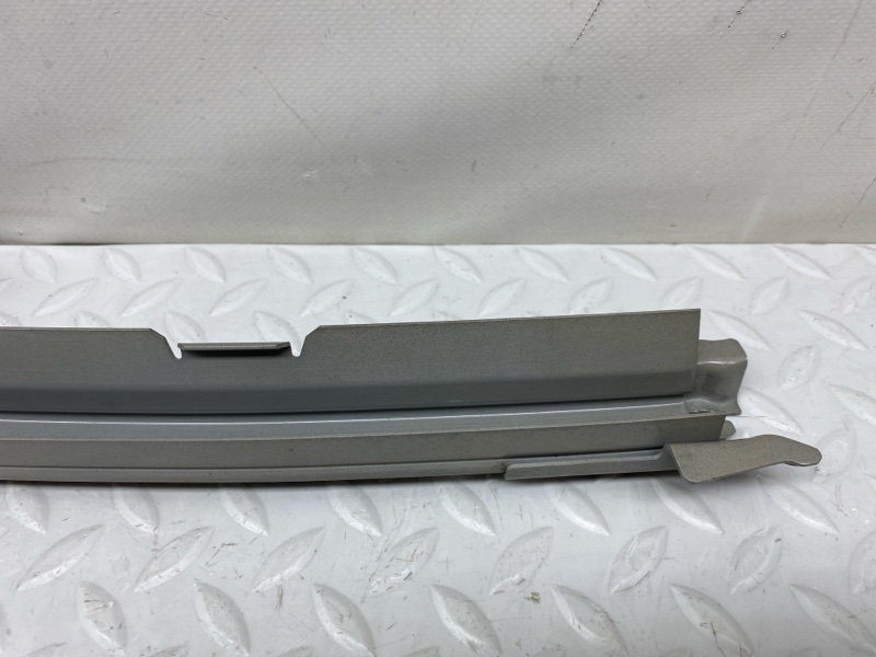 Направляющая стекла двери Lexus UX 250H 200/250H 2000CC 16-VALVE DOHC 2020 перед. лев. (б/у)