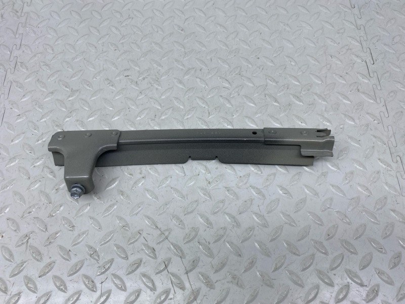 Направляющая стекла двери Lexus UX 250H 200/250H 2000CC 16-VALVE DOHC 2020 перед. лев. (б/у)