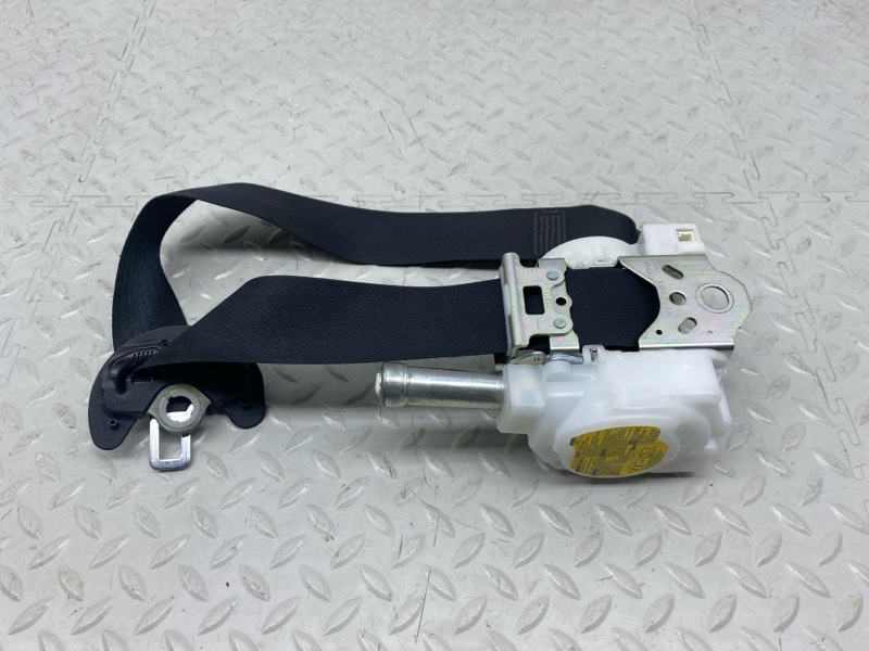 Ремень безопасности Lexus UX 250H 200/250H 2000CC 16-VALVE DOHC 2020 перед. прав. (б/у)