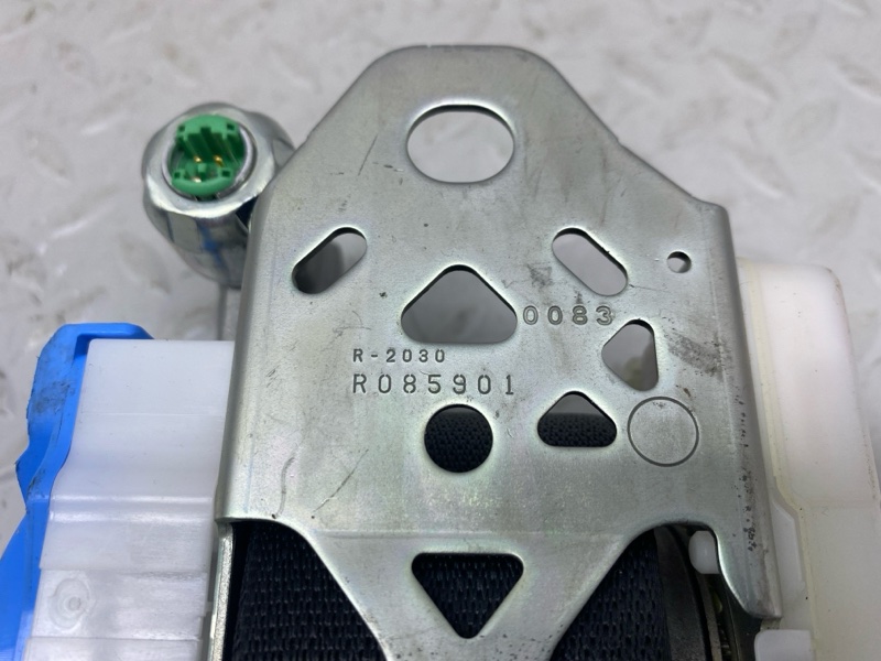 Ремень безопасности Lexus UX 250H 200/250H 2000CC 16-VALVE DOHC 2020 задн. прав. (б/у)