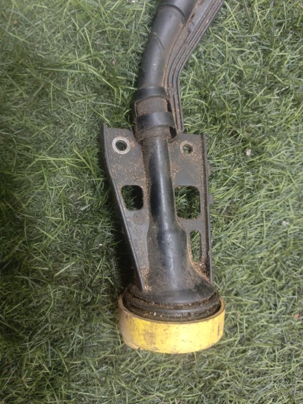 Маслозаливная горловина RENAULT MEGANE 2009–2016 (б/у)