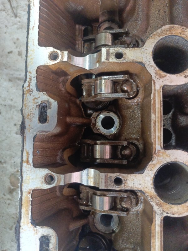 Головка блока цилиндров RENAULT MEGANE F4R (б/у) Головка блока цилиндров RENAULT MEGANE F4R (б/у)