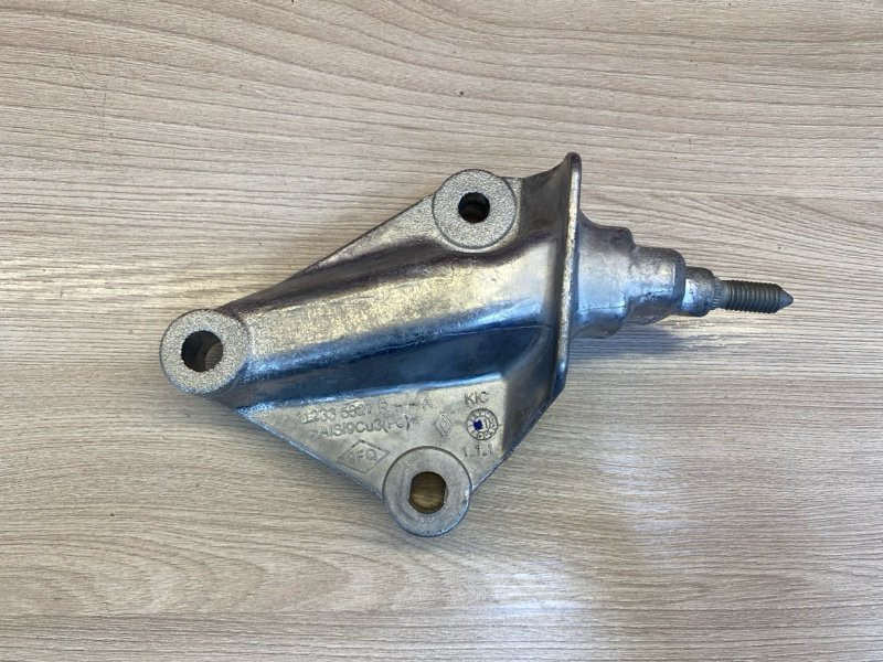 Кронштейн двигателя Renault Arkana лев. Кронштейн двигателя Renault Arkana лев.