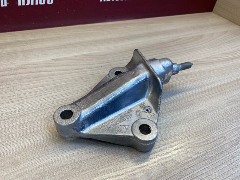 Кронштейн двигателя Renault Arkana лев. Кронштейн двигателя Renault Arkana лев.