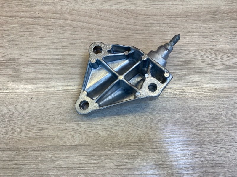 Кронштейн двигателя Renault Arkana лев. Кронштейн двигателя Renault Arkana лев.