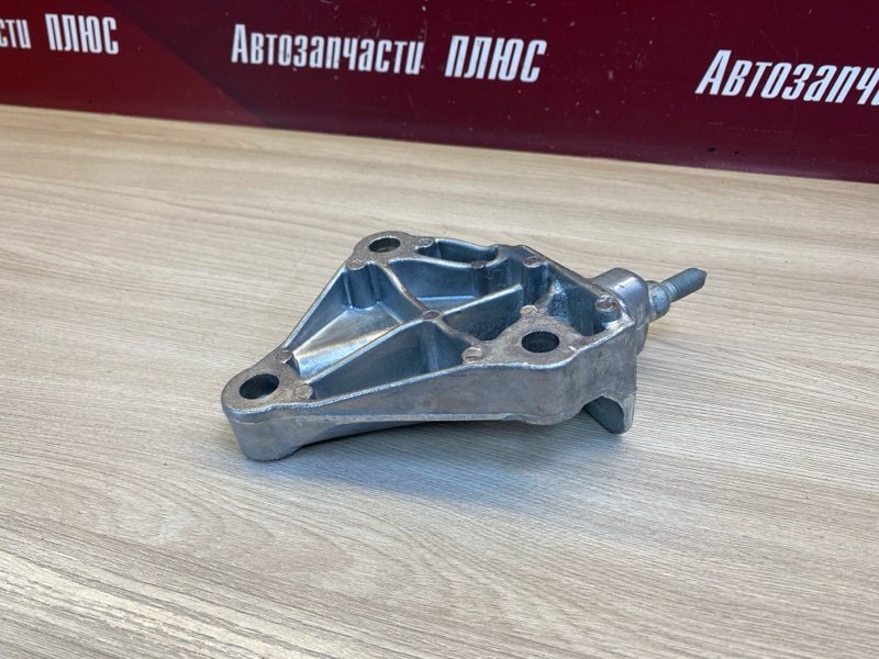 Кронштейн двигателя Renault Arkana лев. Кронштейн двигателя Renault Arkana лев.