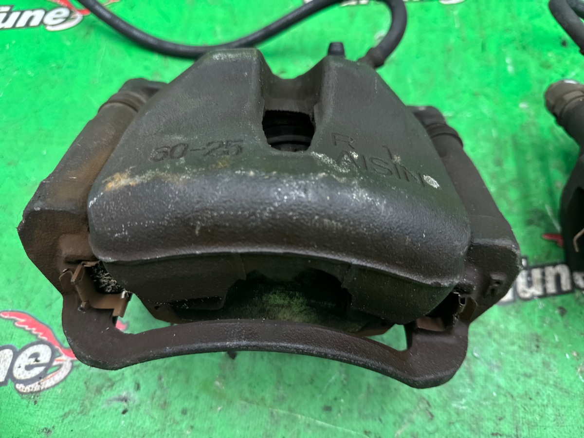 Суппорта передняя Cresta 01.2001 [К383] 94000км 051/ AQ40 JZX100 1JZ-GE