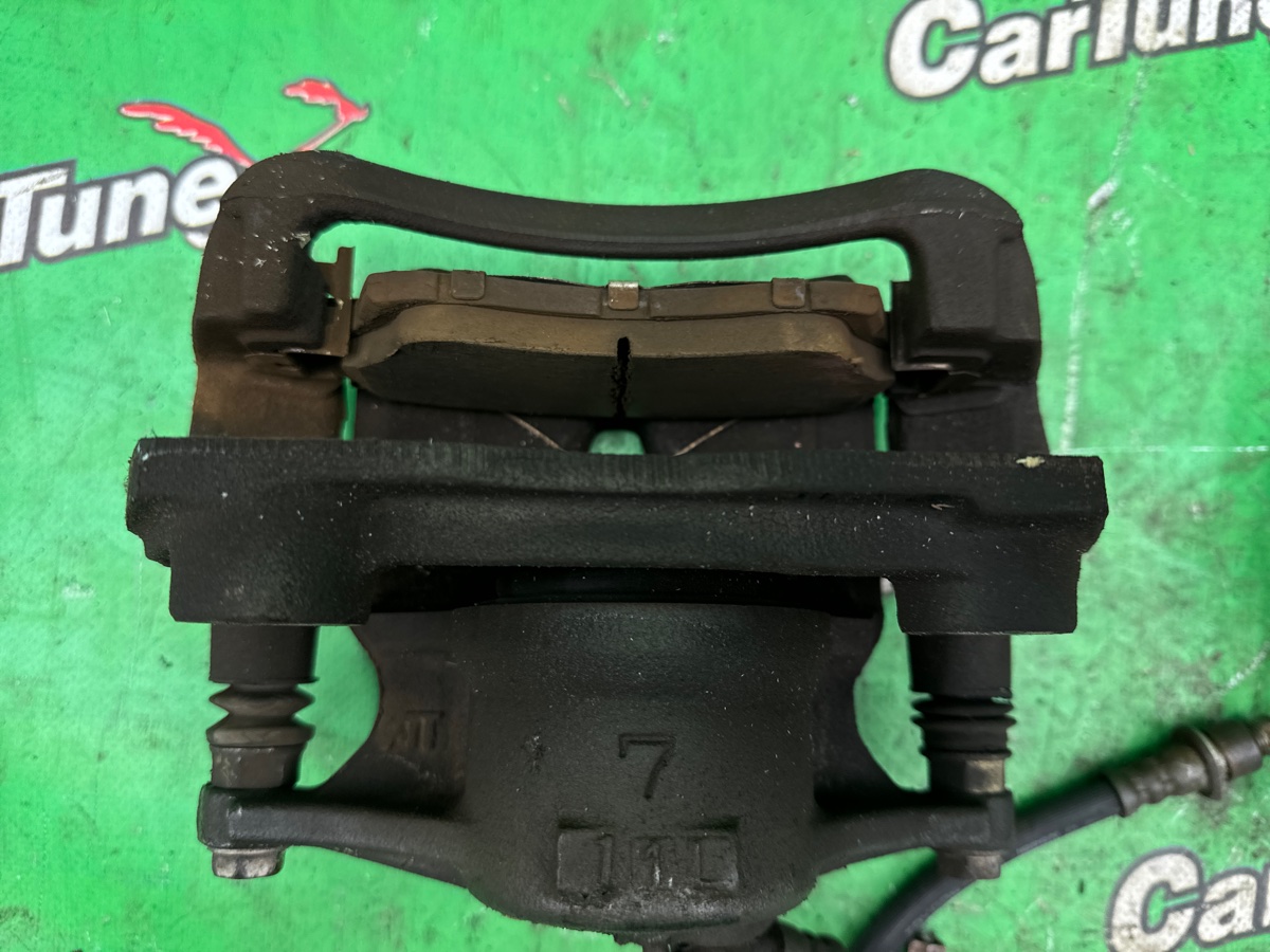 Суппорта передняя Cresta 01.2001 [К383] 94000км 051/ AQ40 JZX100 1JZ-GE