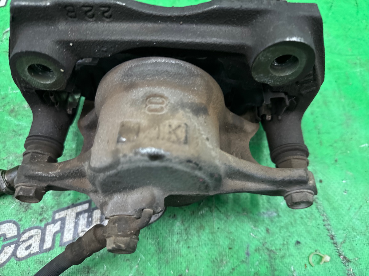 Суппорта передняя Cresta 01.2001 [К383] 94000км 051/ AQ40 JZX100 1JZ-GE