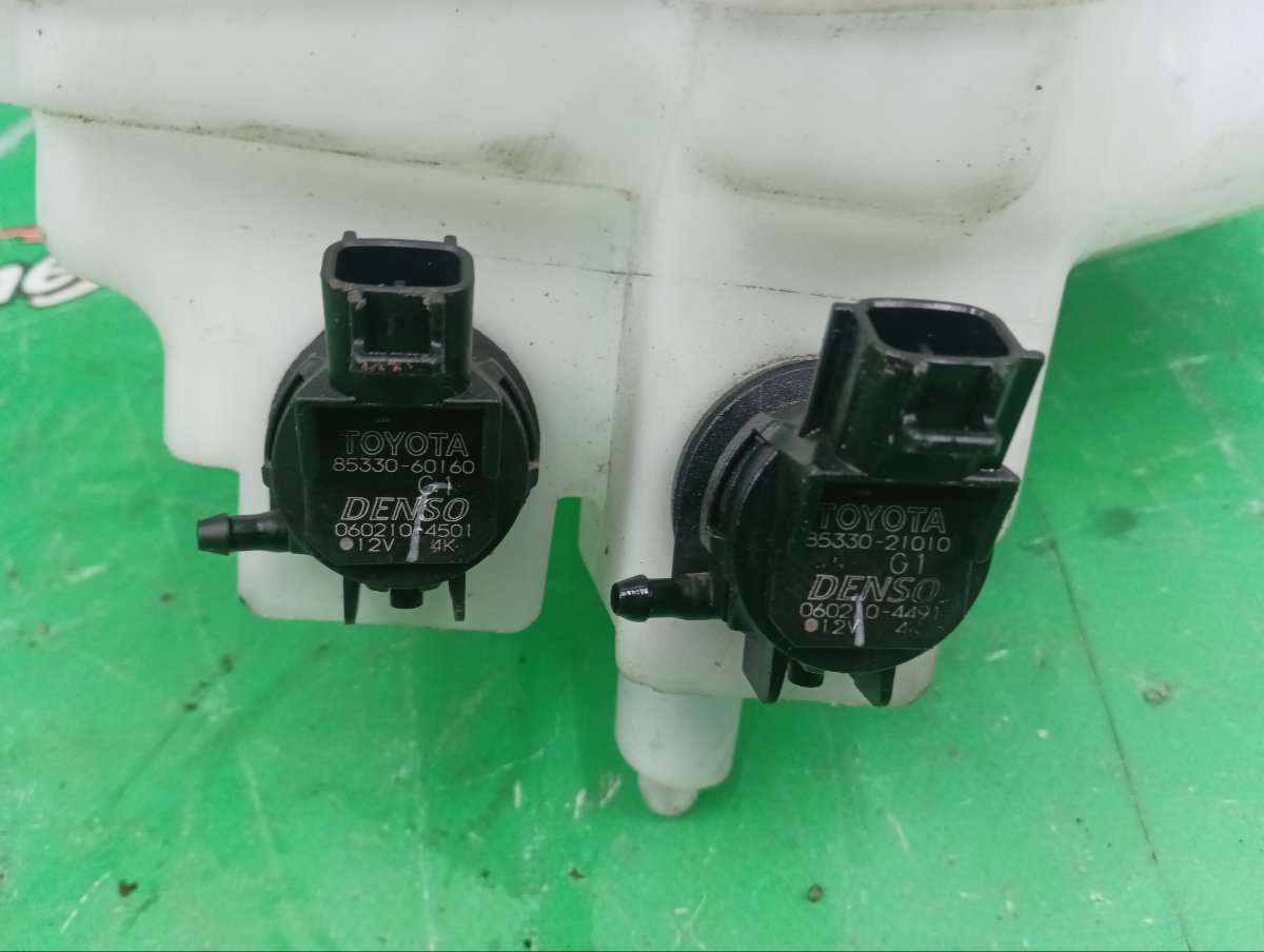 Бачок омывателя Prius 04.2008 [К396] 73000км 1F7/ FF11 NHW20 1NZ-FXE
