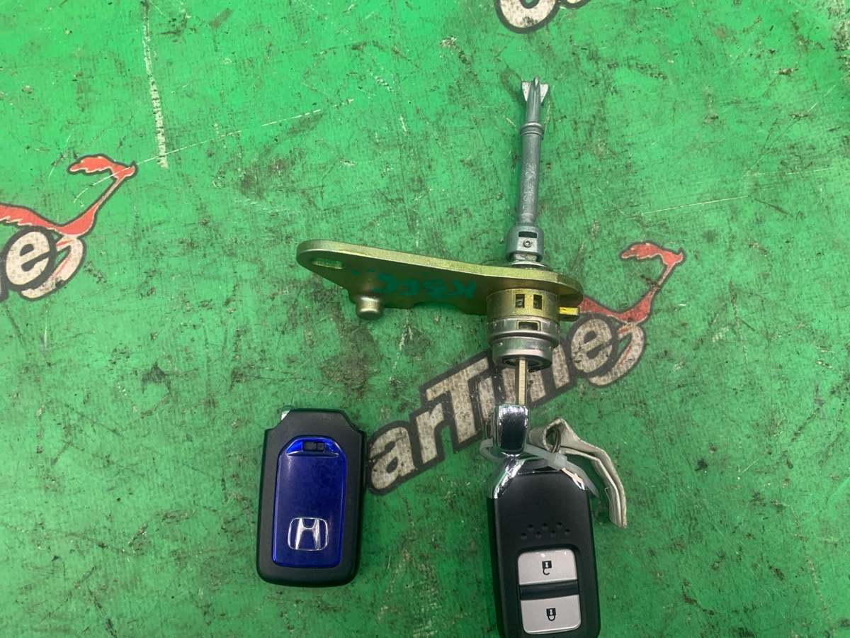 Личинки замков Honda FIT 03.2015 [К366] 63000км NH-788P GP5 LEB контрактная