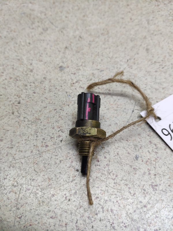 Датчик температуры воздуха Mazda F8