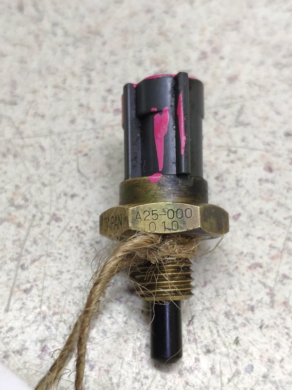 Датчик температуры воздуха Mazda F8