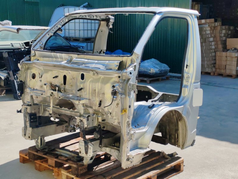 Половина кузова передняя Toyota Hiace 11/2004 KDH200V 2KD-FTV контрактная