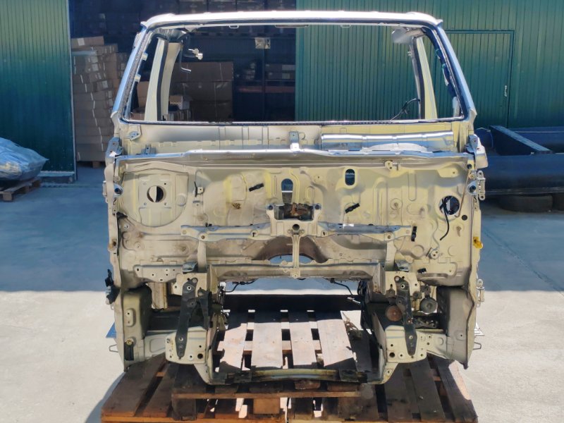 Половина кузова передняя Hiace 11/2004 KDH200V 2KD-FTV