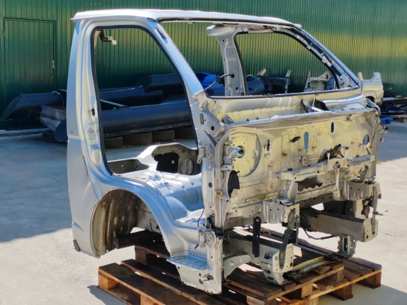 Половина кузова передняя Toyota Hiace KDH200V 2KD-FTV