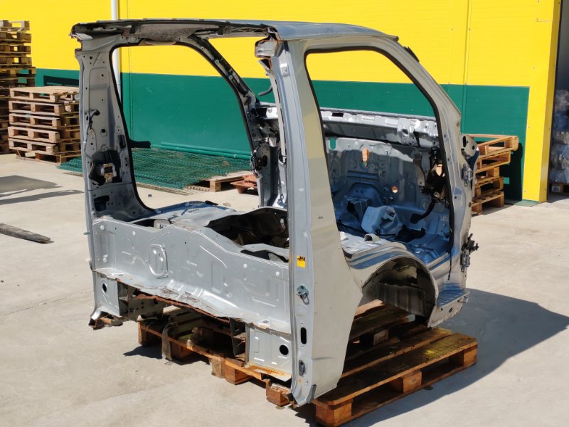 Половина кузова передняя Hiace 11/2004 KDH200V 2KD-FTV
