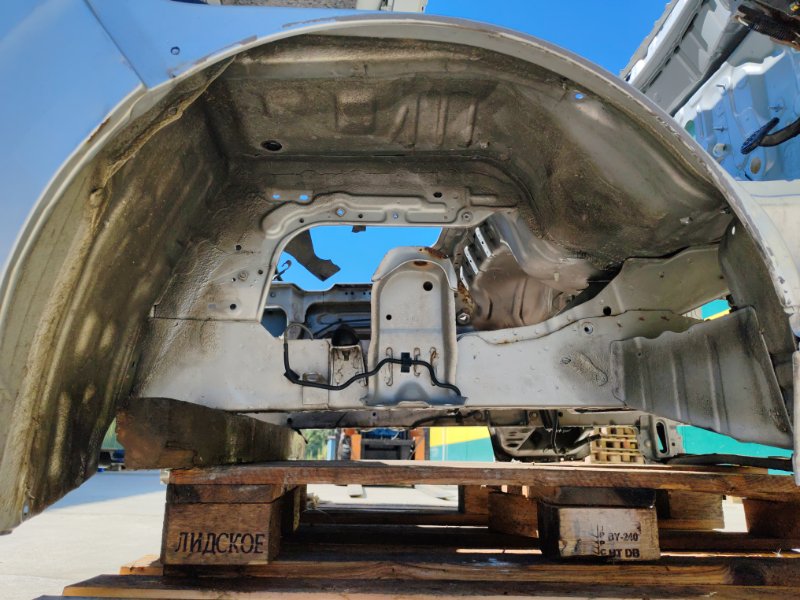 Половина кузова передняя Hiace 11/2004 KDH200V 2KD-FTV