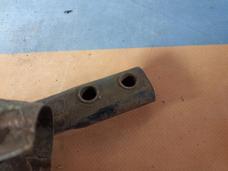 Кронштейн балки Chery QQ 0.8 SQR372 2007 перед. (б/у)