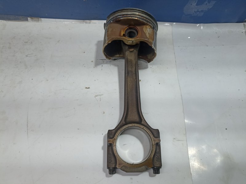 Поршень с шатуном Octavia A4 2009 BFQ 1.6