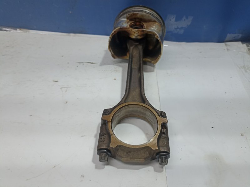 Поршень с шатуном Octavia A4 2009 BFQ 1.6