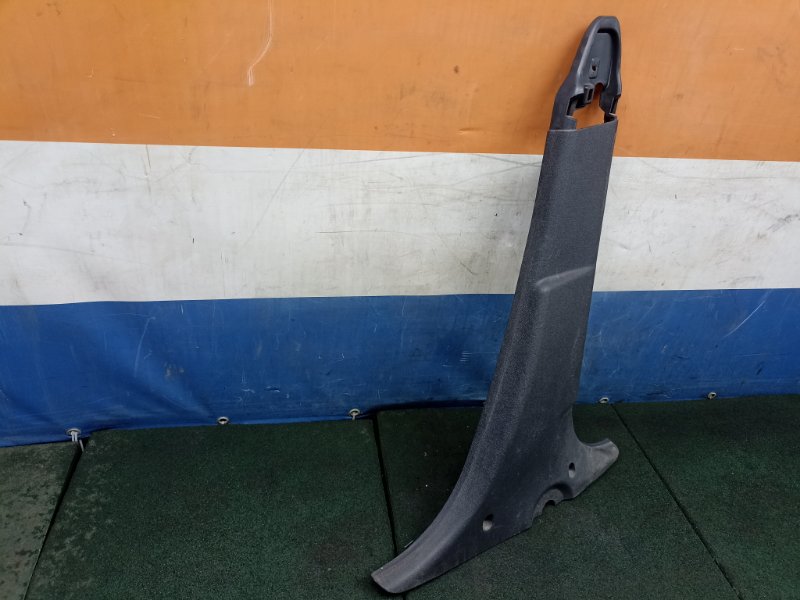 Обшивка стойки Renault Duster 1 HSA 2.0 F4R410 2019 прав. (б/у) Обшивка стойки Renault Duster 1 HSA 2.0 F4R410 2019 прав. (б/у)